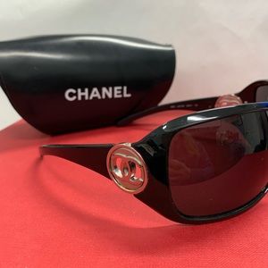 Chanel sunglasses 💯 authentic.